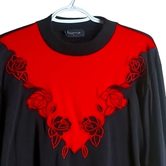 Vintage REGENCY Black & Red Roses Floral Embroidered Crewneck Size Medium - Picture 2 of 3